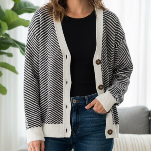 Commense Sweaters - Commense Black and White Chevron Cardigan